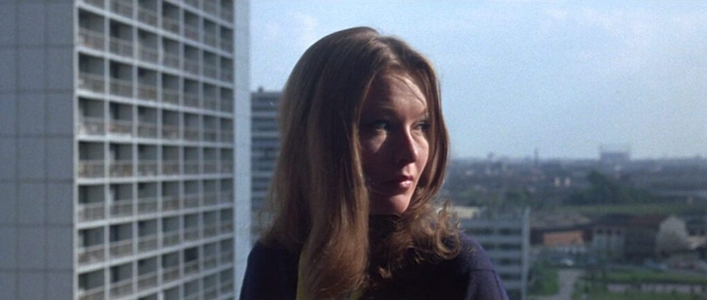2 or 3 Things I Know About Her - Jean-Luc Godard - Marina Vlady - Juliette Jeanson - balcony