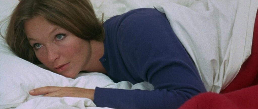 2 or 3 Things I Know About Her - Jean-Luc Godard - Marina Vlady - Juliette Jeanson - bed