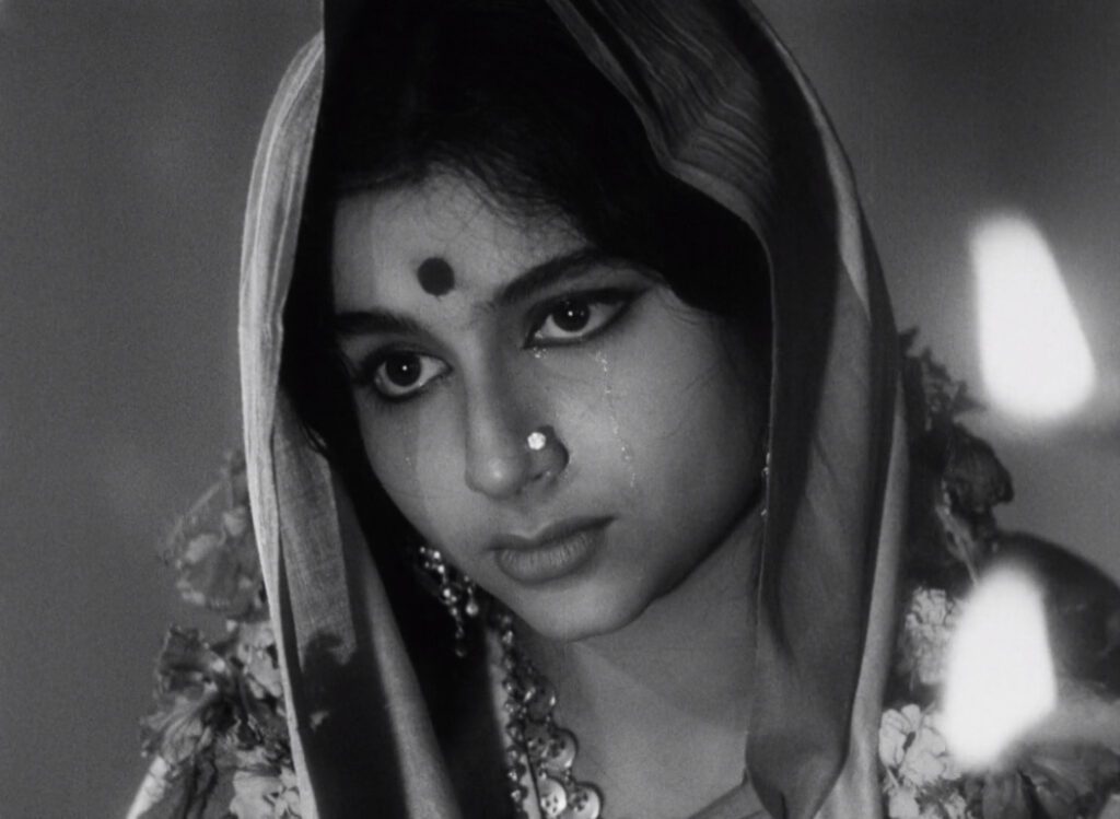 Devi - Satyajit Ray - Sharmila Tagore - Doyamoyee