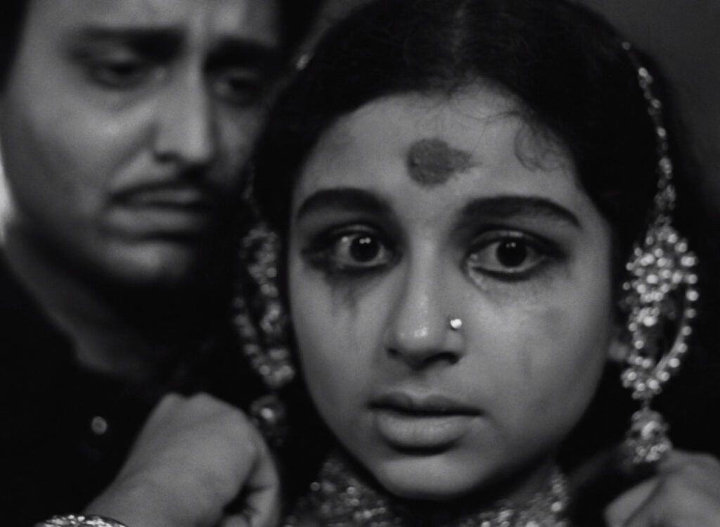 Devi - Satyajit Ray - Soumitra Chatterjee - Sharmila Tagore - Umaprasad - Doyamoyee