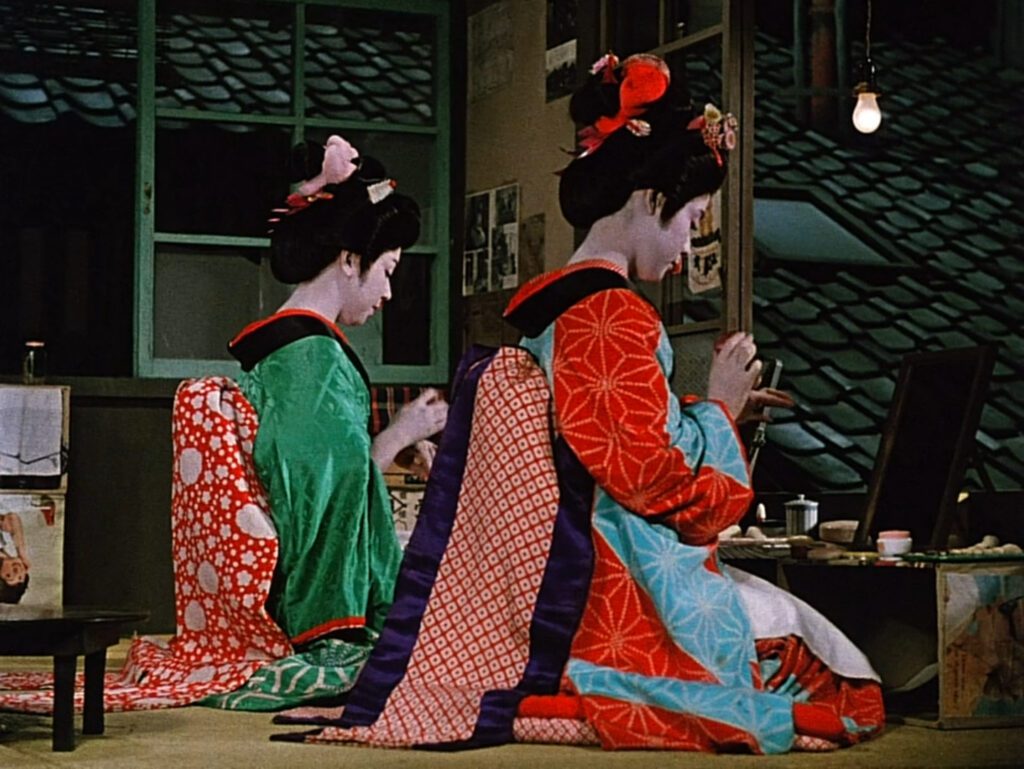 Floating Weeds - Yasujiro Ozu - Machiko Kyo - Ayako Wakao - Sumiko - Kayo - costumes - dressing room - green kimono - red and blue kimono