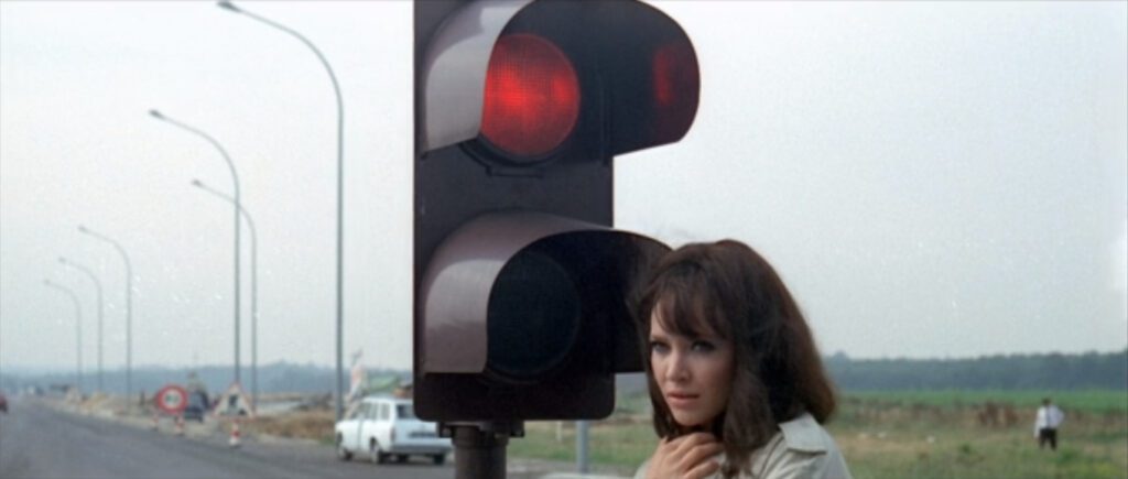 Made in U.S.A - Jean-Luc Godard - Anna Karina - Paula Nelson - traffic light - tollbooth