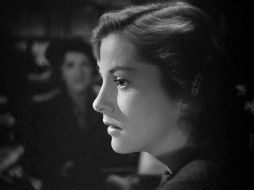 Rebecca - Alfred Hitchcock - Joan Fontaine - close-up - profile