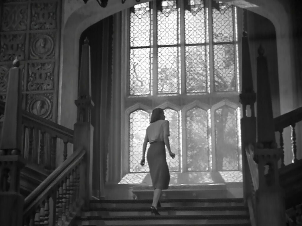 Rebecca - Alfred Hitchcock - Joan Fontaine - stairway - Manderley
