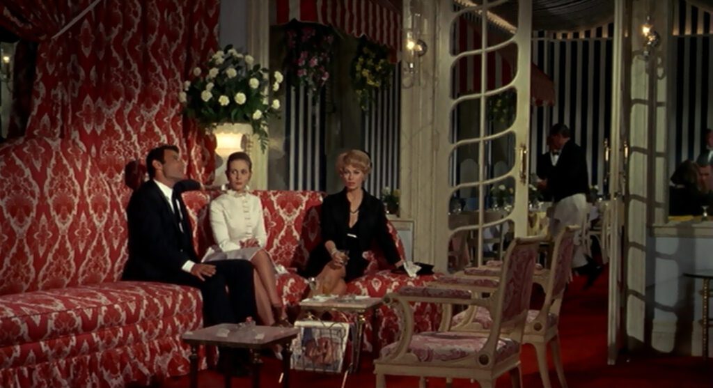 Topaz - Alfred Hitchcock - Devereaux family - sofa