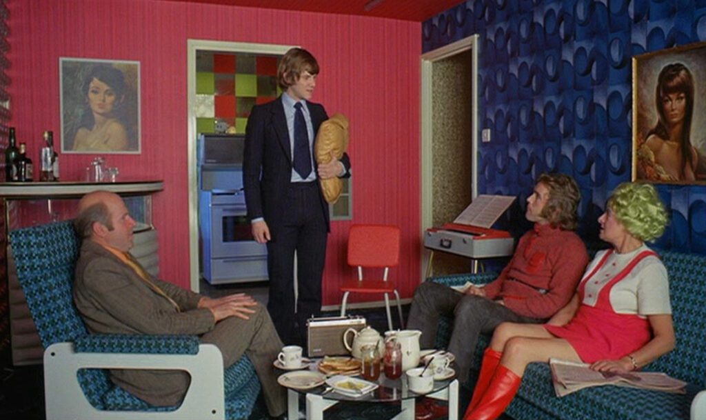 A Clockwork Orange - Stanley Kubrick - Philip Stone - Malcolm McDowell - Sheila Raynor - Alex DeLarge - home - family