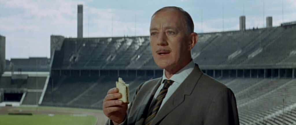 The Quiller Memorandum - Michael Anderson - Alec Guinness - Pol - Olympic Stadium - sandwich