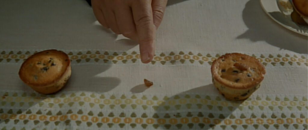 The Quiller Memorandum - Michael Anderson - Alec Guinness - Pol - muffins - crumb