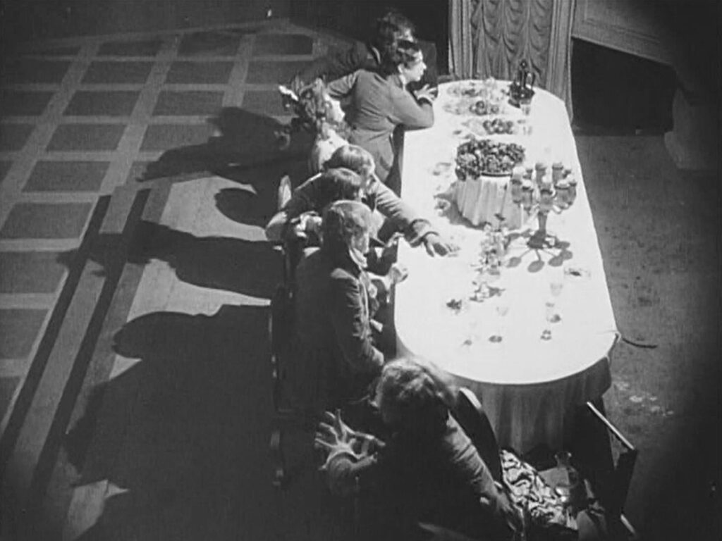 Warning Shadows - Schatten - Arthur Robison - dinner table - Alexander Granach