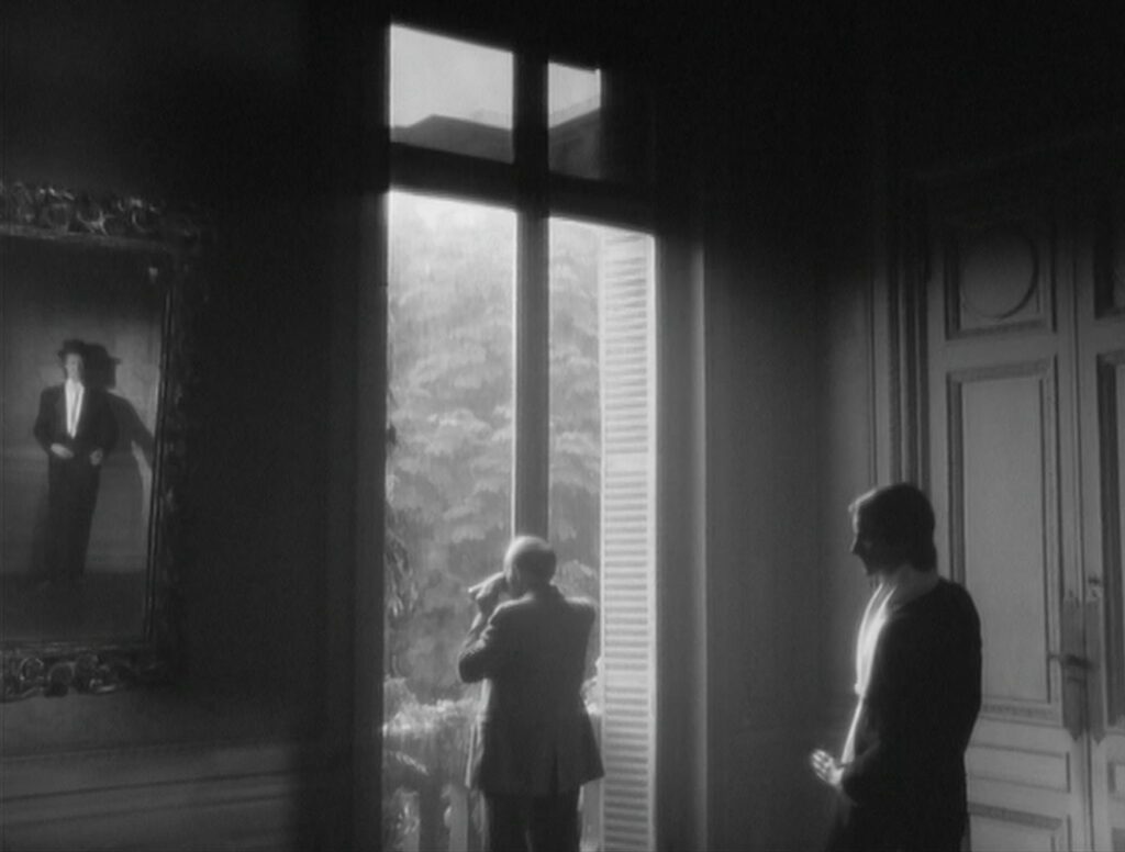 The Hypothesis of the Stolen Painting - L'hypothèse du tableau volé - Raúl Ruiz - Jean Rougeul - collector - window - binoculars - mirror - mannequin