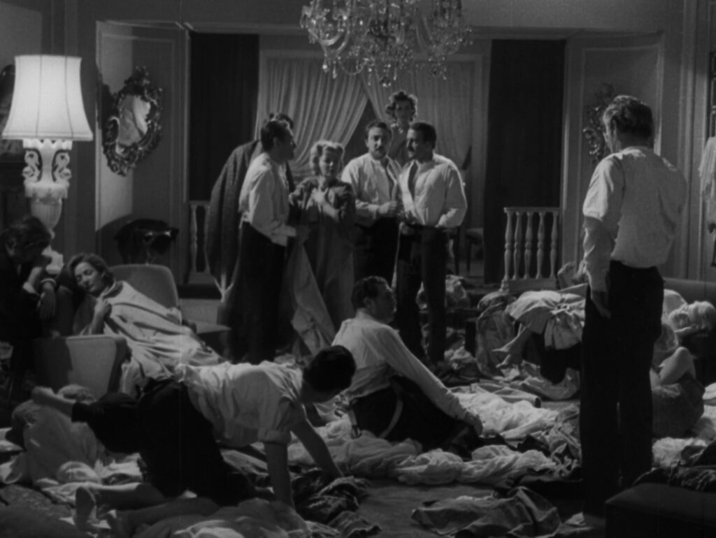 The Exterminating Angel - El ángel exterminador - Luis Buñuel - salon - entrapment - room