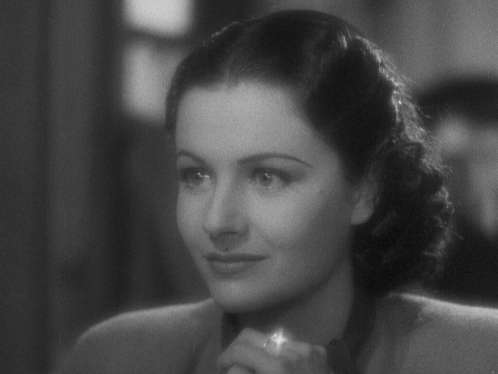 The Lady Vanishes - Alfred Hitchcock - Margaret Lockwood - Iris Henderson - close-up