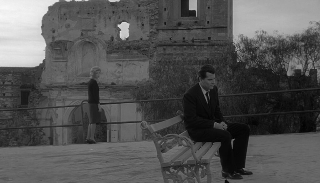 L'avventura - Michelangelo Antonioni - Monica Vitti - Gabriele Ferzetti - Claudia - Sandro - ending - Hotel San Domenico - Taormina - Sicily - bench