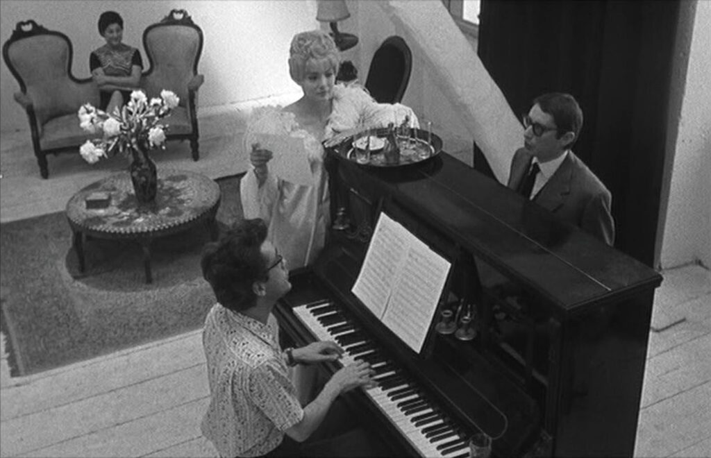 Cléo from 5 to 7 - Cléo de 5 à 7 - Agnès Varda - Corinne Marchand - Michel Legrand - piano - apartment