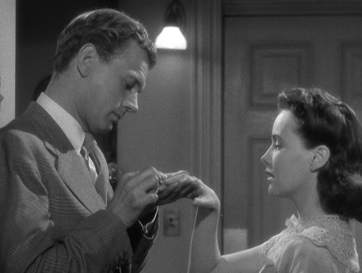 Shadow of a Doubt - Alfred Hitchcock - Charlie - Joseph Cotten - Teresa Wright - ring