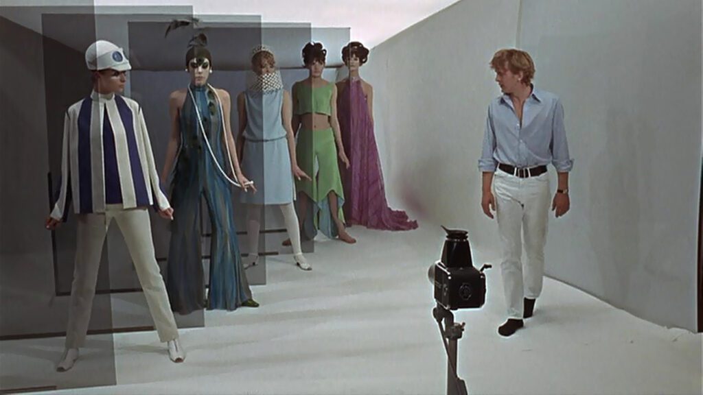 Blow-Up - Michelangelo Antonioni - David Hemmings - Thomas - fashion models - photography - studio