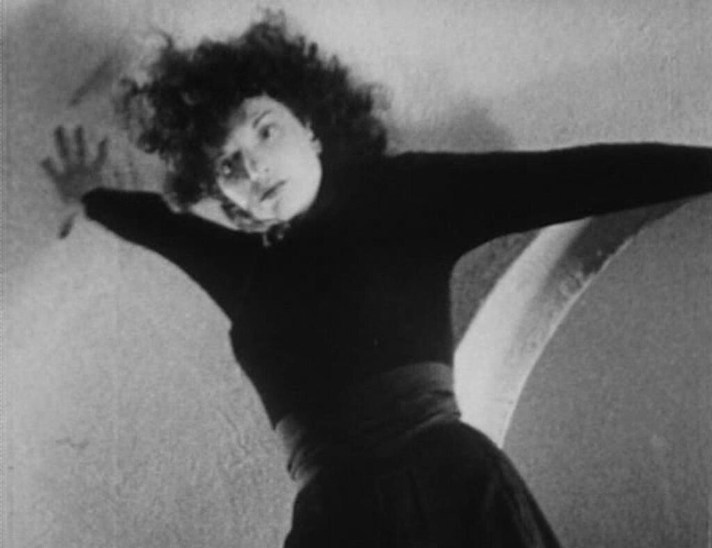 Meshes of the Afternoon - Maya Deren - Alexander Hammid - stairway - staircase - arch - balance