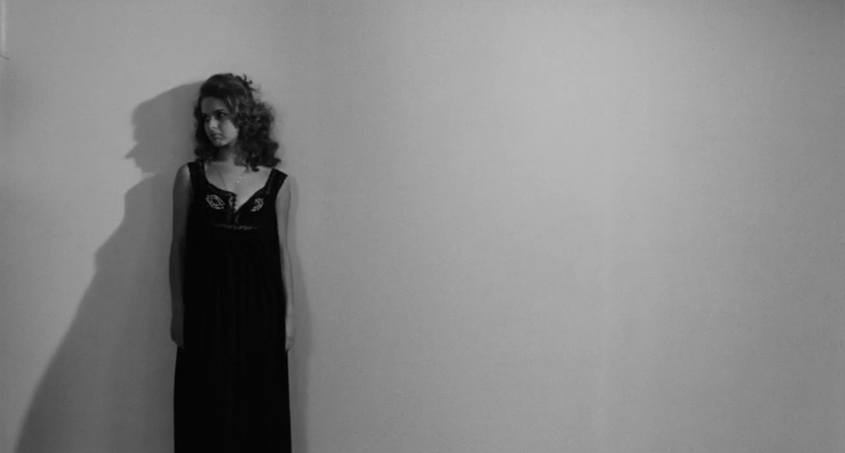 La notte - Michelangelo Antonioni - Maria Pia Luzi - nymphomaniac - hospital - white wall