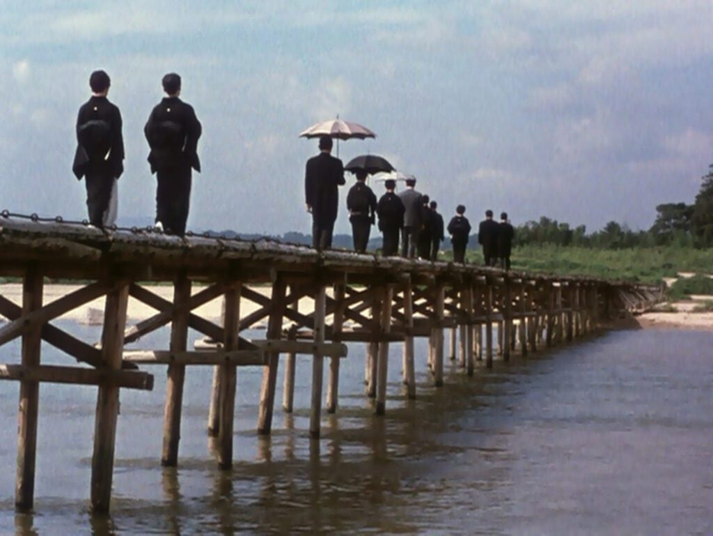 The End of Summer - Kohayagawa-ke no aki - Yasujiro Ozu - bridge - ending