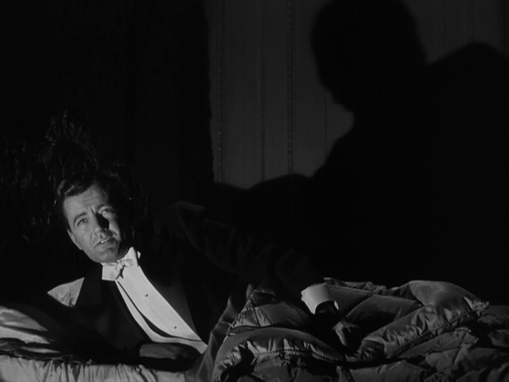 Strangers on a Train - Alfred Hitchcock - Robert Walker - Bruno Antony - father's bed - shadow