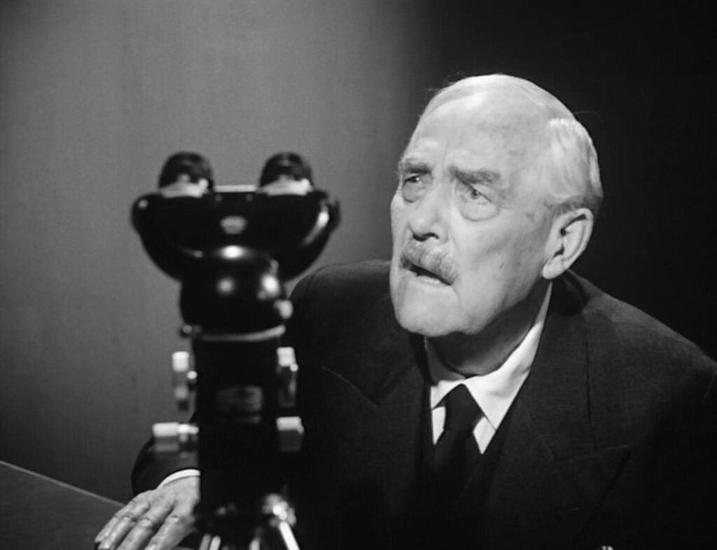 Wild Strawberries - Smultronstället - Ingmar Bergman - Victor Sjöström - Isak Borg - second nightmare - examination - microscope