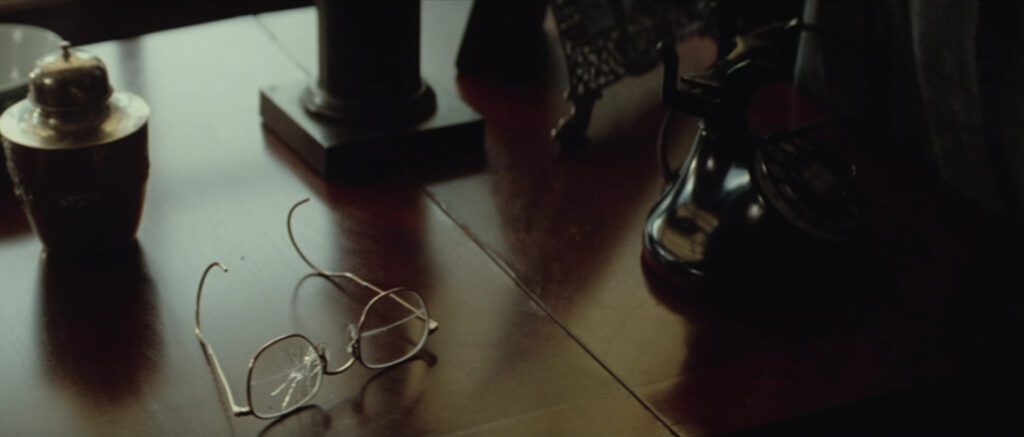 Chinatown - Roman Polanski - broken glasses - cracked bifocals - shattered lens