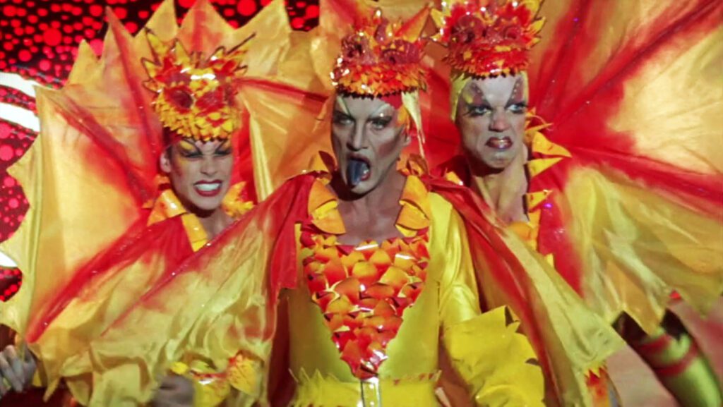 The Adventures of Priscilla Queen of the Desert - Stephan Elliott - Terence Stamp - Guy Pearce - Hugo Weaving - Bernadette - Felicia - Mitzi - Alice Springs - yellow lizard costumes