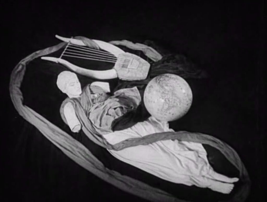 The Blood of a Poet - Le sang d'un poète - Jean Cocteau - statue - lyre - globe