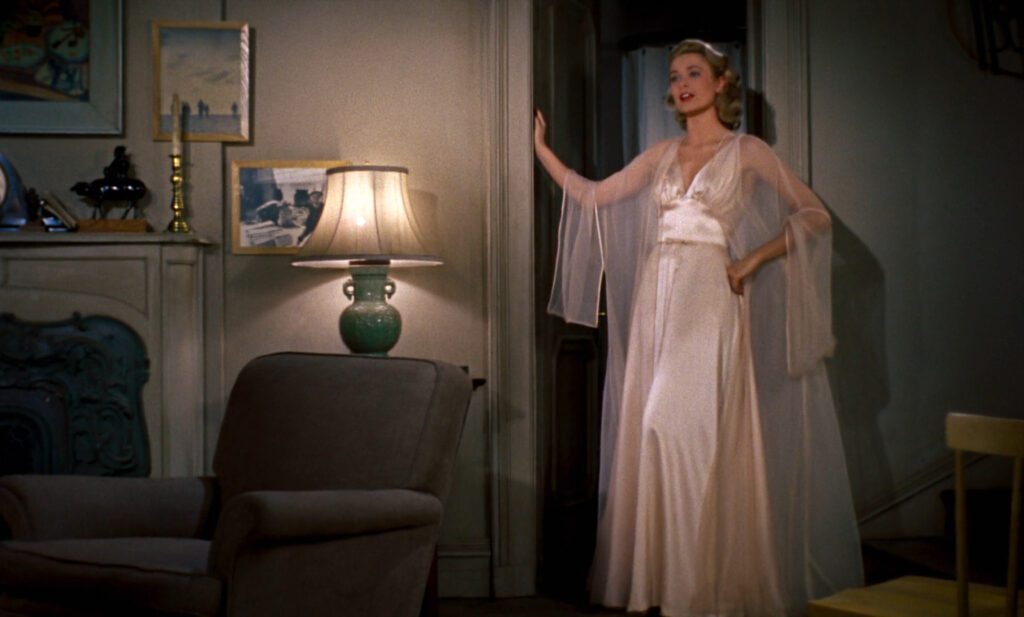Rear Window - Alfred Hitchcock - Grace Kelly - Lisa Fremont - nightgown