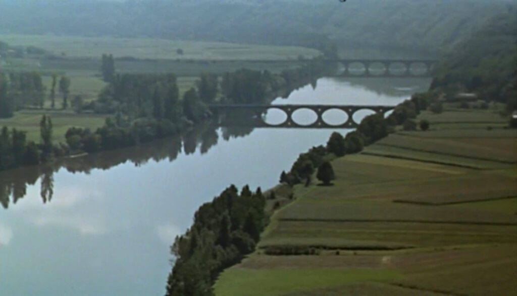 Le boucher - Claude Chabrol - opening shot - Trémolat - Dordogne - bridges