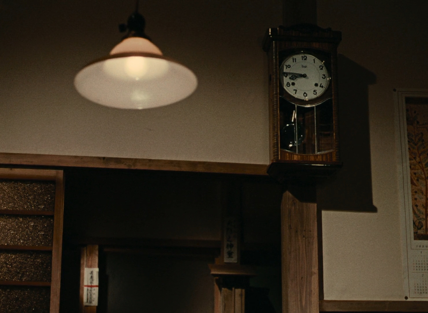 good-morning-1-22-51 Good Morning - Ohayo - Yasujiro Ozu - the Hayashis' clock