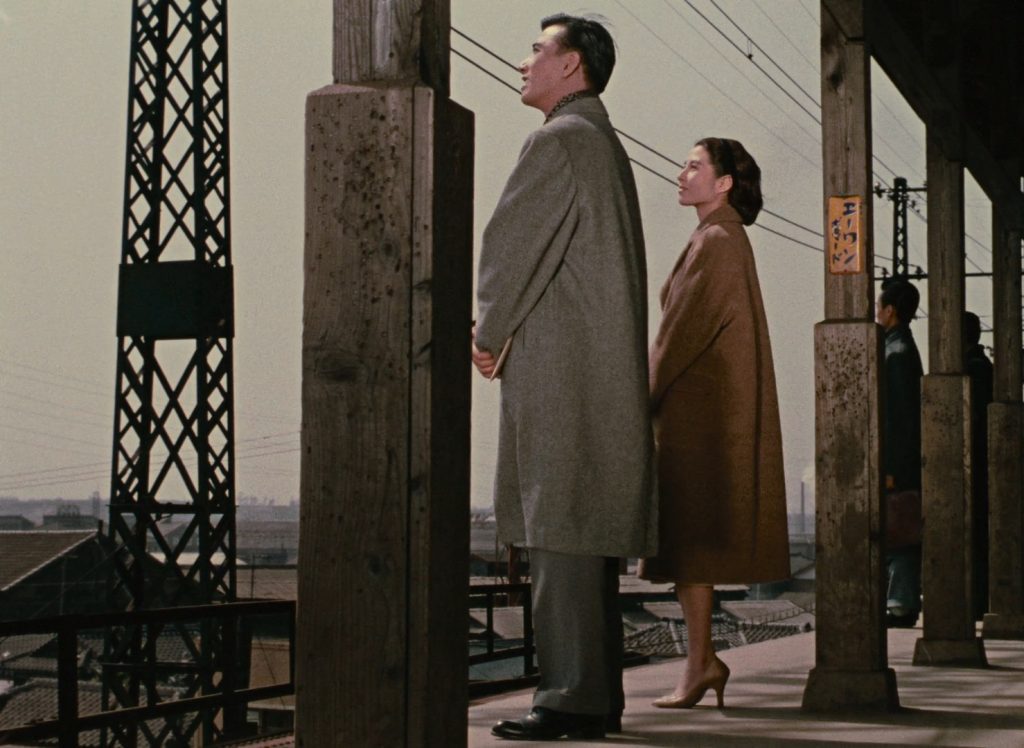 good-morning-1-32-23 Good Morning - Ohayo - Yasujiro Ozu - Keiji Sada - Yoshiko Kuga - Heiichiro - Setsuko - train platform
