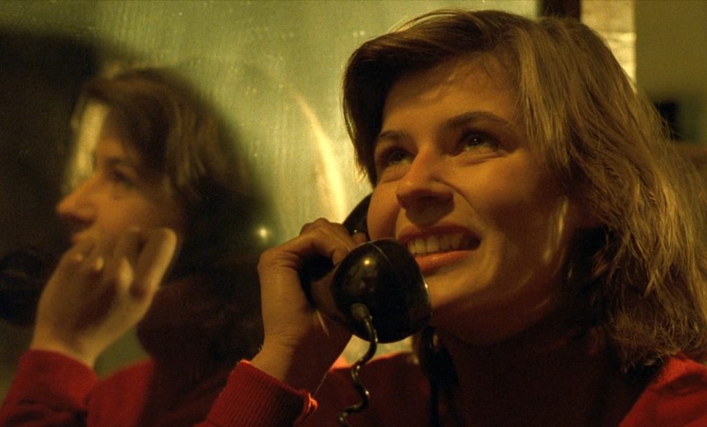 The Double Life of Veronique - La double vie de Veronique - Krzysztof Kieślowski - Irène Jacob - Weronika - phone - mirror
