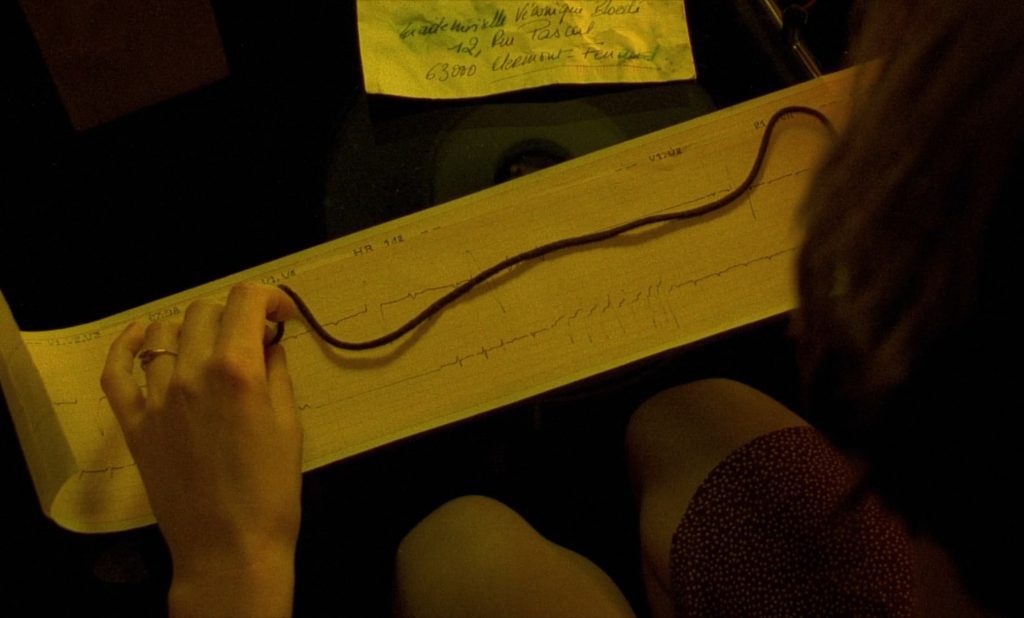 The Double Life of Veronique - La double vie de Veronique - Krzysztof Kieślowski - Irène Jacob - shoelace - electrocardiogram