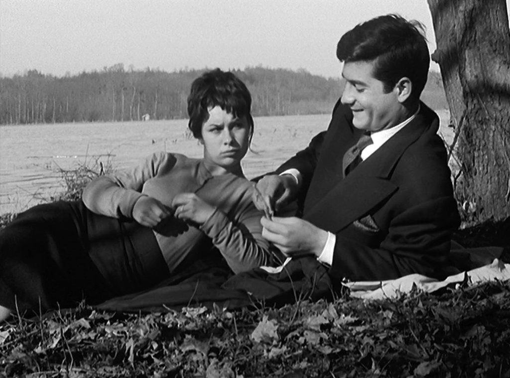 histoire-d-eau-08-05 A Story of Water - Une histoire d'eau - François Truffaut - Jean-Luc Godard - Caroline Dim - Jean-Claude Brialy