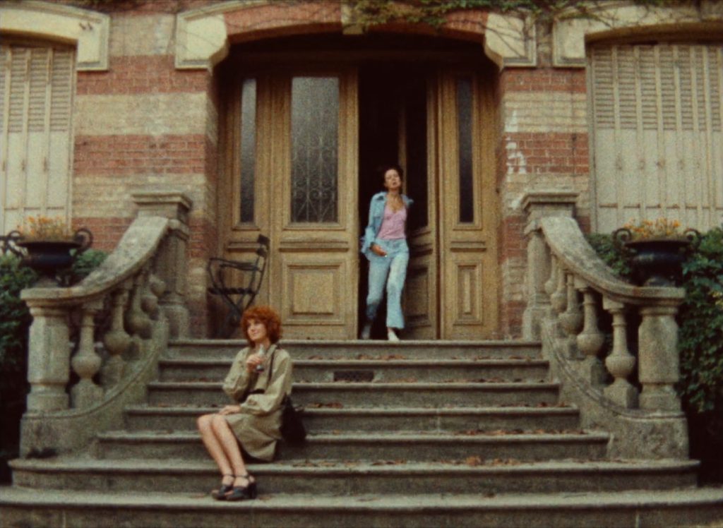 celine-and-julie-go-boating-1-32-41 Céline and Julie Go Boating - Céline et Julie vont en bateau - Jacques Rivette - Dominique Labourier - Juliet Berto - mansion portal