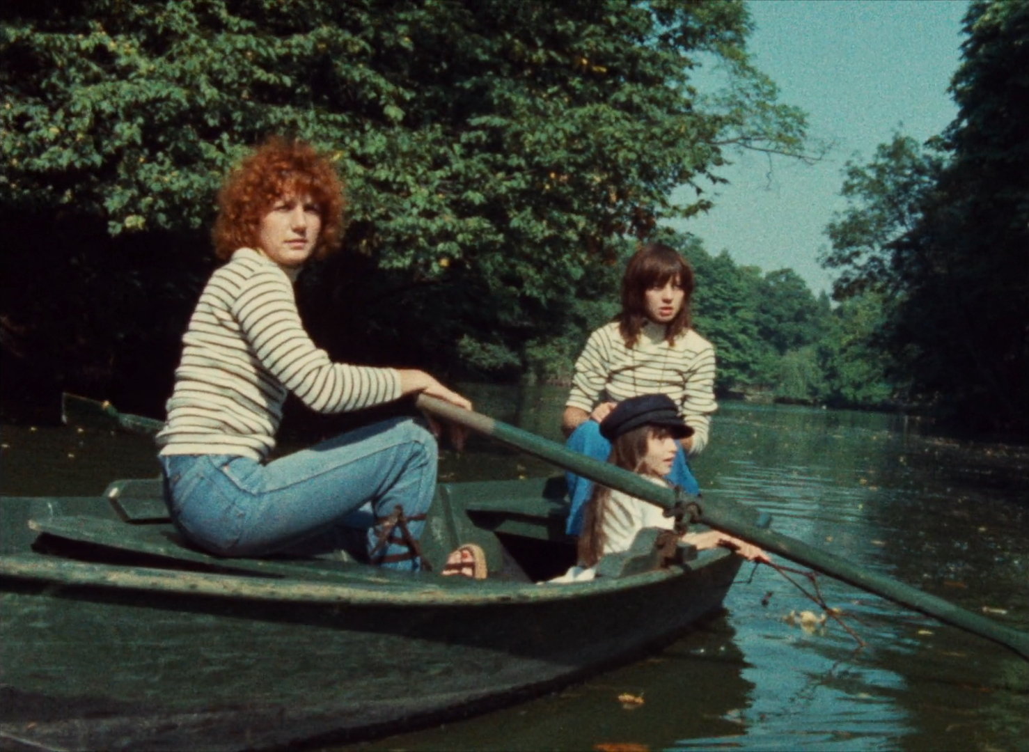 Céline and Julie Go Boating - Céline et Julie vont en bateau - Jacques Rivette - Dominique Labourier - Juliet Berto - Nathalie Asnar - Madlyn - rowboat