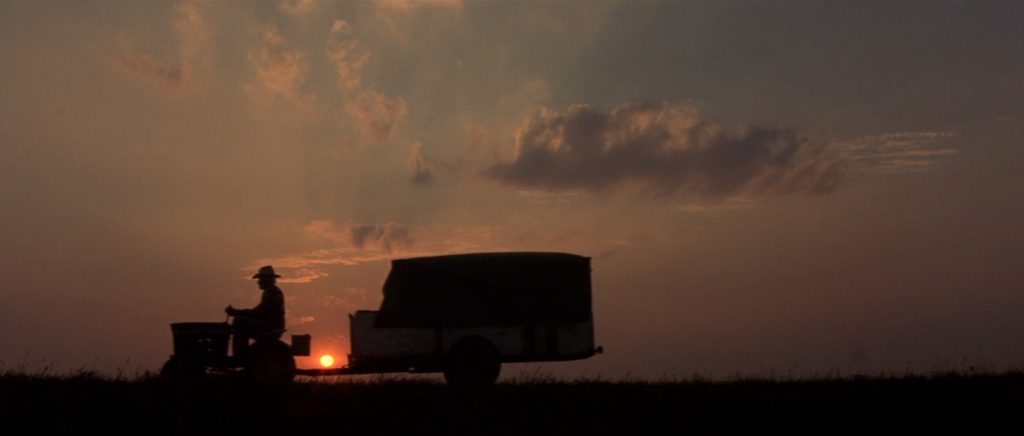straight-story-0-52-13 The Straight Story - David Lynch - Richard Farnsworth - Alvin Straight - sunset behind lawnmower