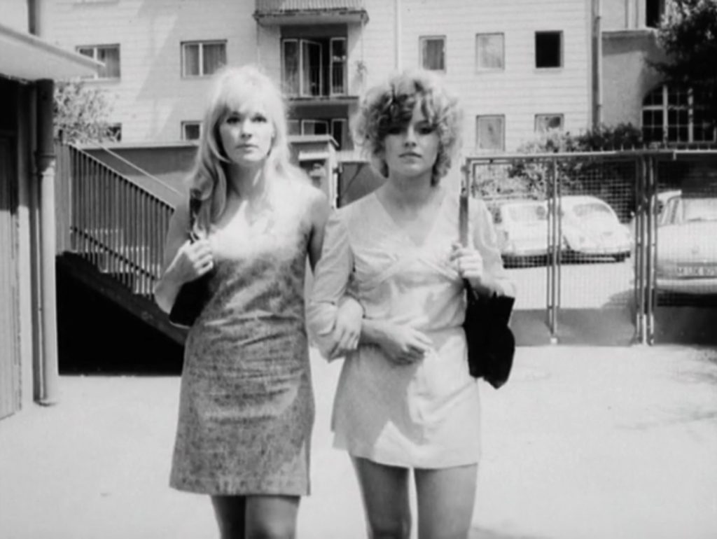 katzelmacher-0-19-10 Katzelmacher - Rainer Werner Fassbinder - Lilith Ungerer - Hanna Schygulla - Helga - Marie - promenade