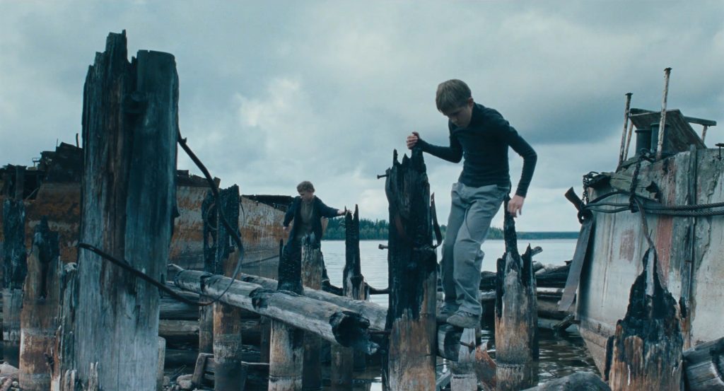 The Return - Vozvrashcheniye - Andrey Zvyagintsev - Vladimir Garin - Ivan Dobronravov - dock