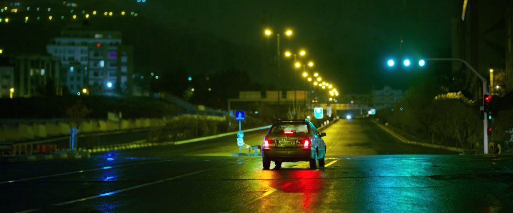 there-is-no-evil-0-28-49 There Is No Evil - Sheytan vojood nadarad - Mohammad Rasoulof - traffic lights