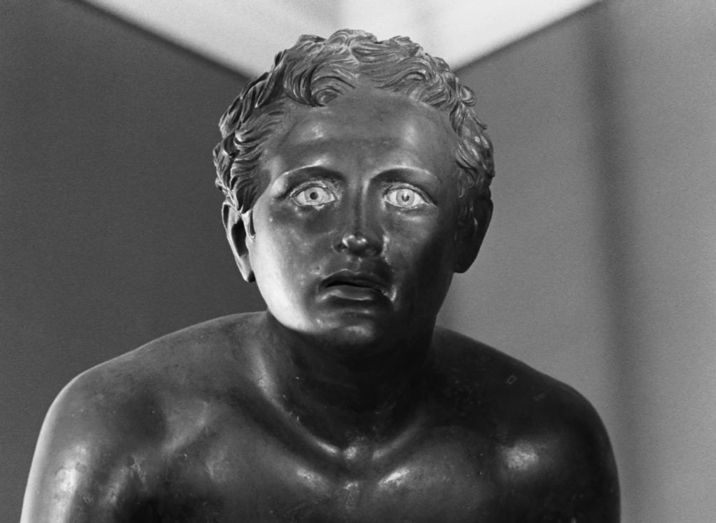 journey-to-italy-0-28-37 Journey to Italy - Roberto Rossellini - statue - Naples Museum - discus thrower