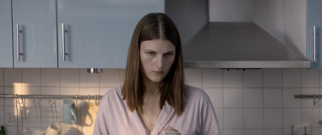 loveless-0-16-19 Loveless - Nelyubov - Andrey Zvyagintsev - Maryana Spivak - Zhenya - kitchen