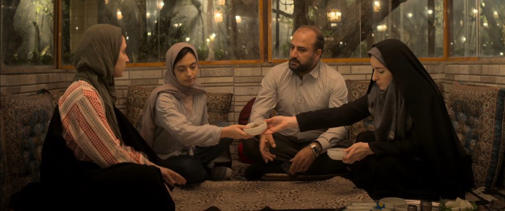 The Seed of the Sacred Fig - Dane-ye anjir-e ma'abed - Mohammad Rasoulof - Mahsa Rostami - Setareh Maleki - Missagh Zareh - Soheila Golestani - Rezvan - Sana - Iman - Najmeh - restaurant