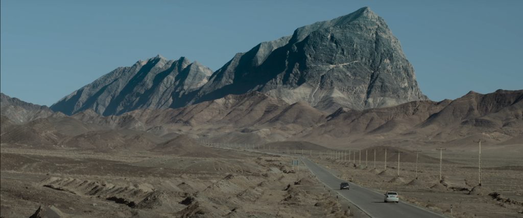 The Seed of the Sacred Fig - Dane-ye anjir-e ma'abed - Mohammad Rasoulof - mountains - highway