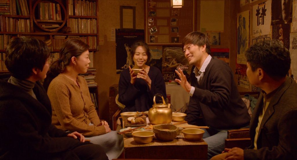 Right Now, Wrong Then - Hong Sang-soo - Seo Young-hwa - Choi Hwa-jeong - Kim Min-hee - Jung Jae-young - Ki Joo-bong - Joo Young-sil - Bang Soo-young - Yoon Hee-jeong - Ham Cheon-soo - Kim Won-ho - café