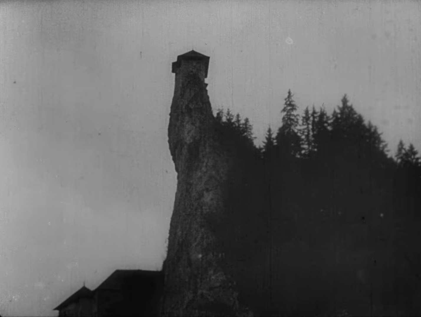 nosferatu-a-symphony-of-horror-0-20-32 Nosferatu a Symphony of Horror - Nosferatu eine Symphonie des Grauens - Friedrich Wilhelm Murnau - castle