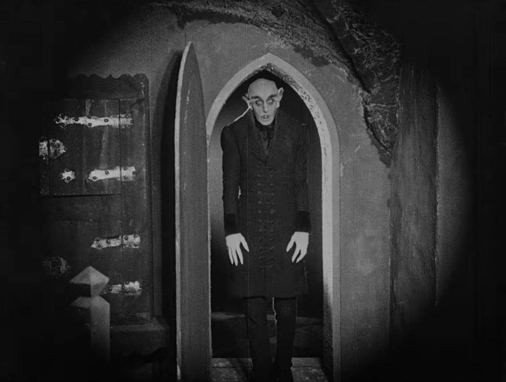 nosferatu-a-symphony-of-horror-0-33-46 Nosferatu a Symphony of Horror - Nosferatu eine Symphonie des Grauens - Friedrich Wilhelm Murnau - Max Schreck - Count Orlok - doorway
