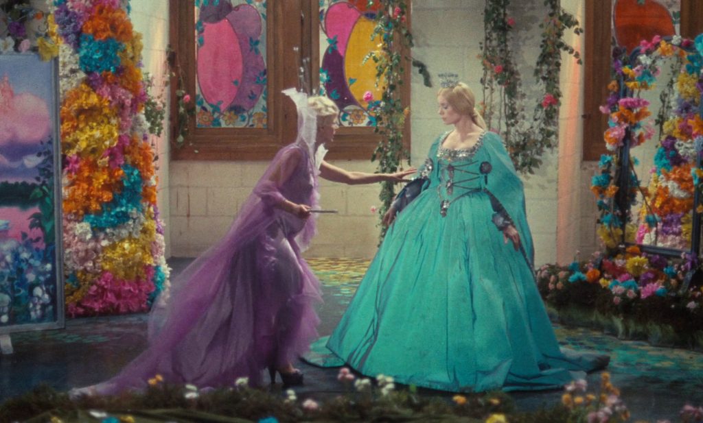 donkey-skin-0-22-58 Donkey Skin - Peau D'Âne - Jacques Demy - Delphine Seyrig - Catherine Deneuve - Lilac Fairy