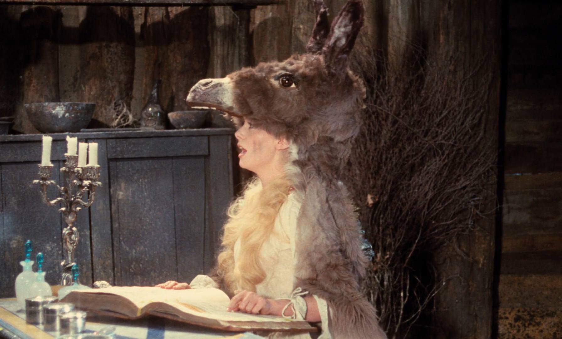 donkey-skin-1-01-54 Donkey Skin - Peau D'Âne - Jacques Demy - Catherine Deneuve - cake song